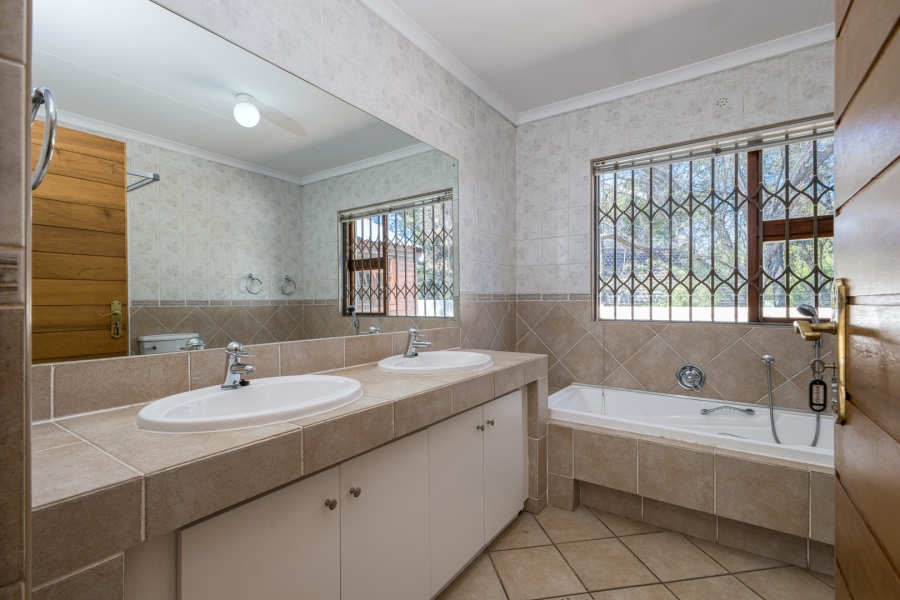 To Let 3 Bedroom Property for Rent in Hurlingham Manor Gauteng