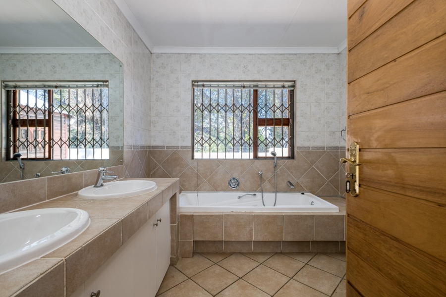To Let 3 Bedroom Property for Rent in Hurlingham Manor Gauteng