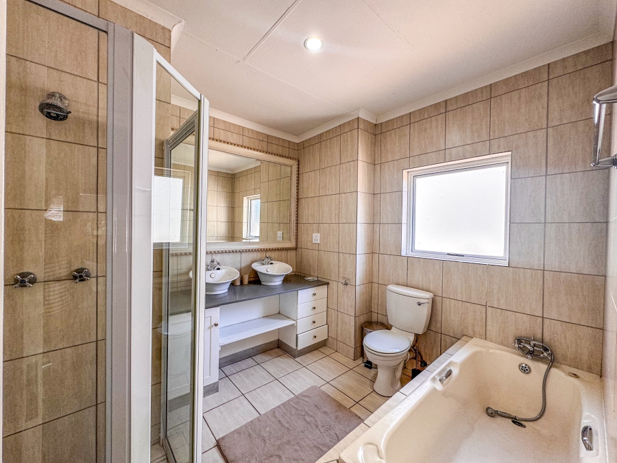 To Let 3 Bedroom Property for Rent in Silver Lakes Golf Estate Gauteng