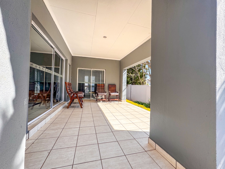 To Let 3 Bedroom Property for Rent in Silver Lakes Golf Estate Gauteng