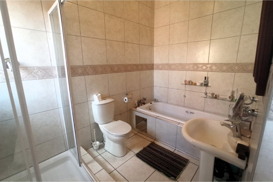 3 Bedroom Property for Sale in Symhurst Gauteng