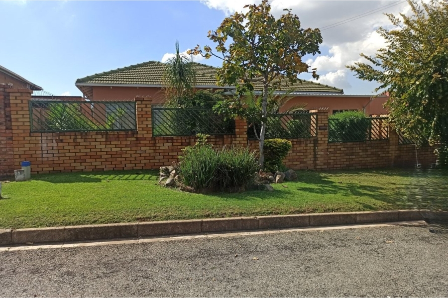 3 Bedroom Property for Sale in Symhurst Gauteng