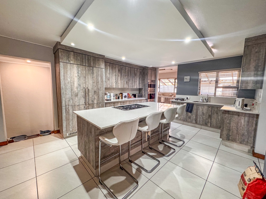 4 Bedroom Property for Sale in Silver Lakes Golf Estate Gauteng