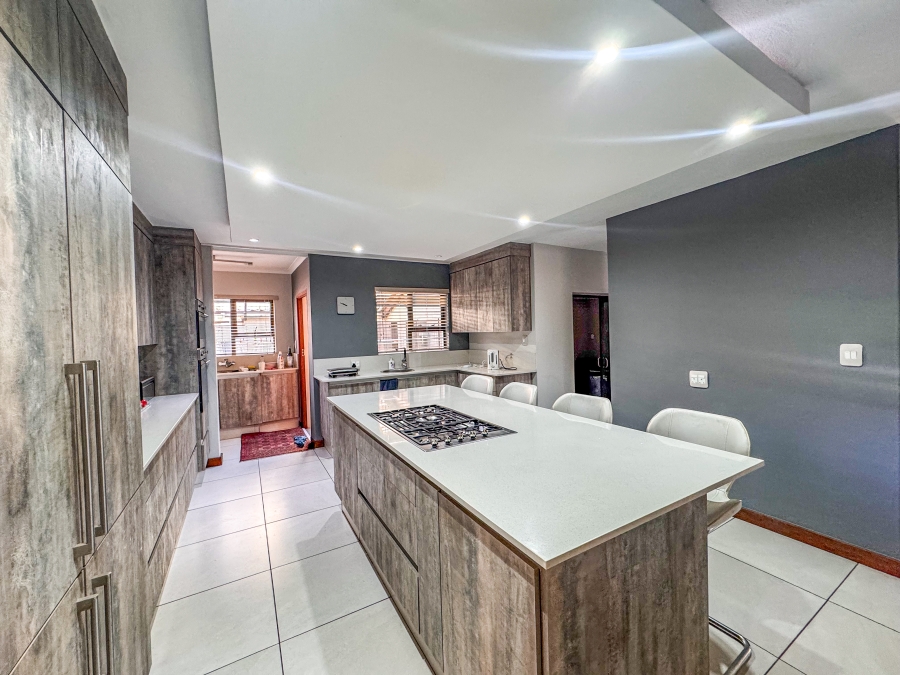 4 Bedroom Property for Sale in Silver Lakes Golf Estate Gauteng