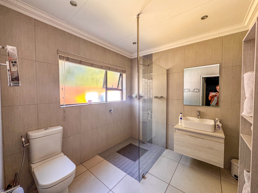 4 Bedroom Property for Sale in Silver Lakes Golf Estate Gauteng