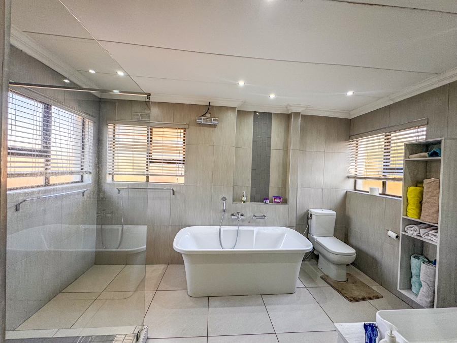 4 Bedroom Property for Sale in Silver Lakes Golf Estate Gauteng