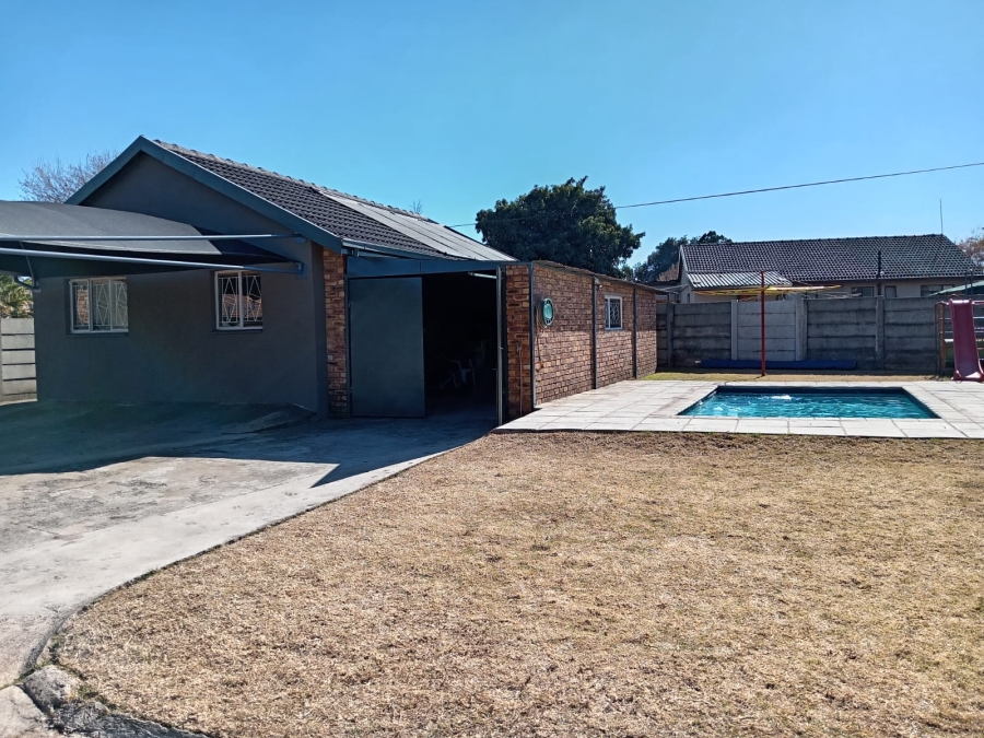 4 Bedroom Property for Sale in Witpoortjie Gauteng
