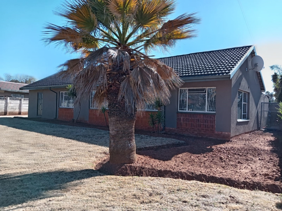 4 Bedroom Property for Sale in Witpoortjie Gauteng