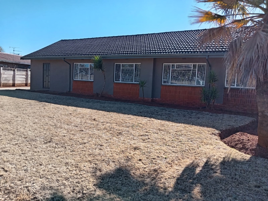 4 Bedroom Property for Sale in Witpoortjie Gauteng