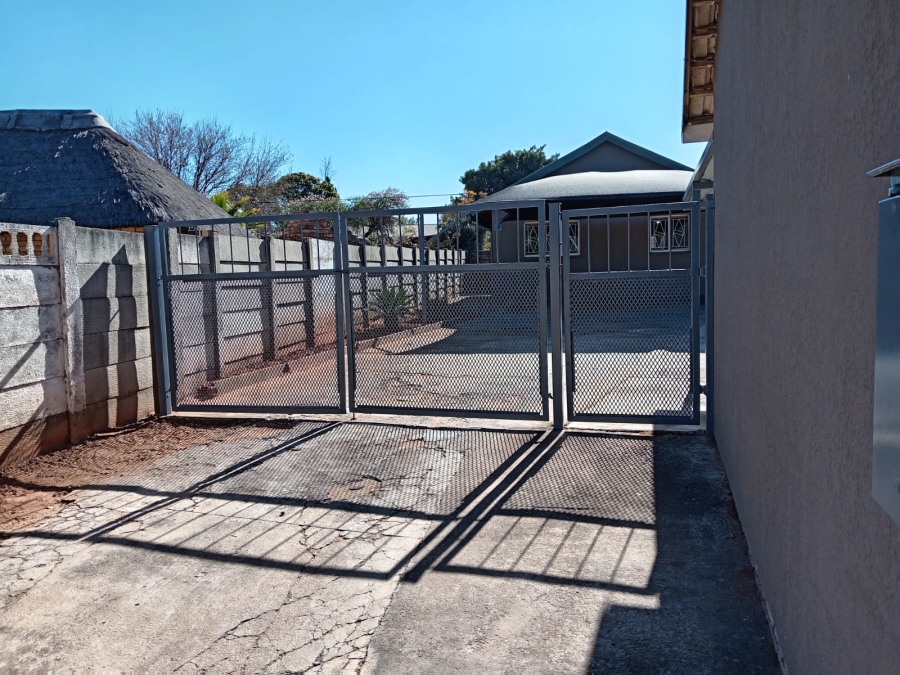 4 Bedroom Property for Sale in Witpoortjie Gauteng
