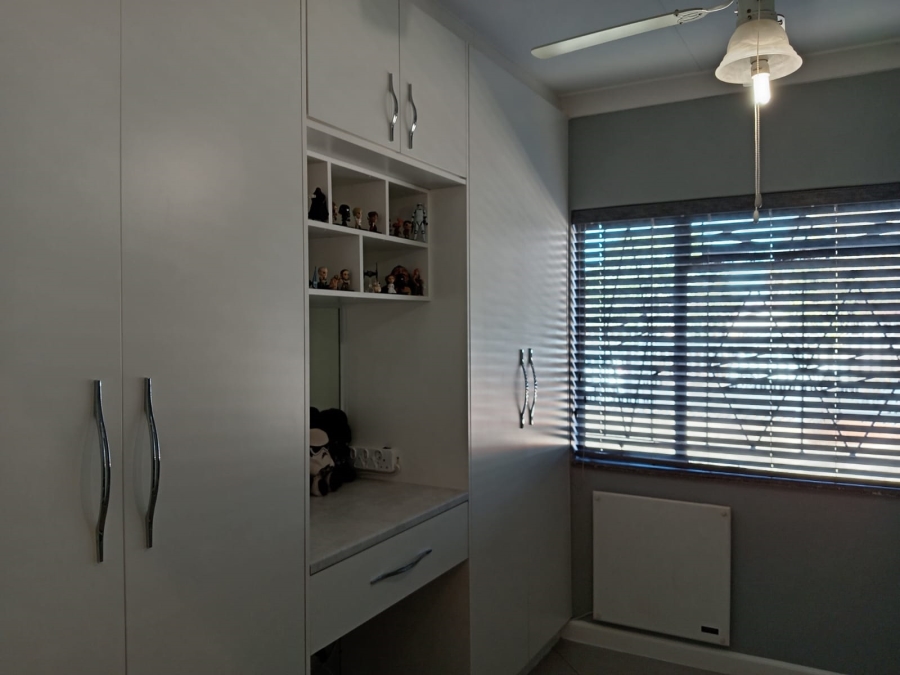 4 Bedroom Property for Sale in Witpoortjie Gauteng