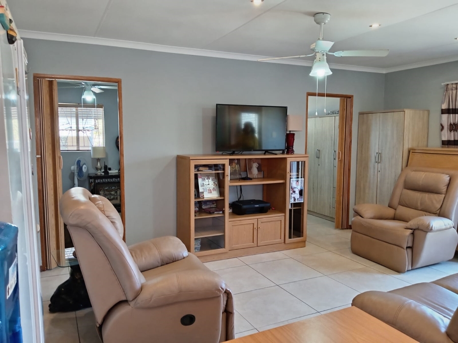 4 Bedroom Property for Sale in Witpoortjie Gauteng