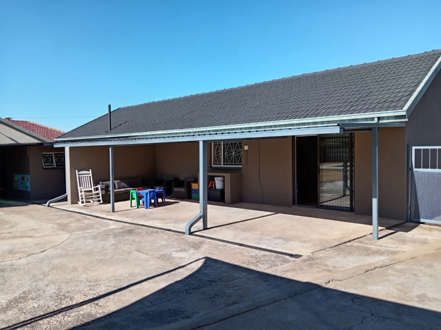 4 Bedroom Property for Sale in Witpoortjie Gauteng