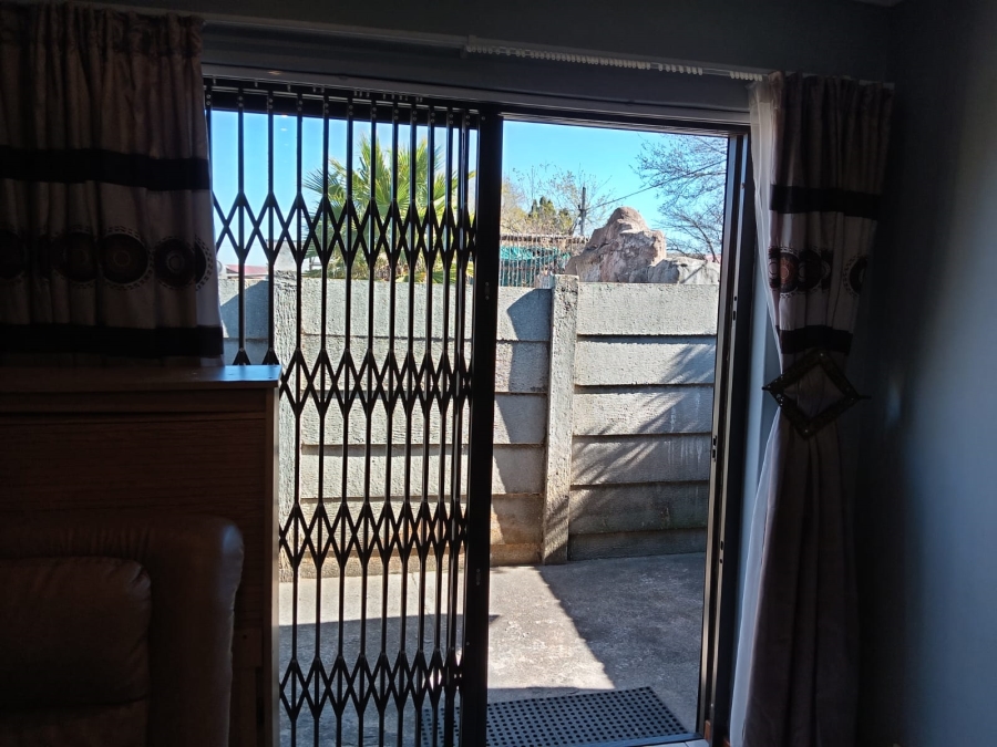 4 Bedroom Property for Sale in Witpoortjie Gauteng
