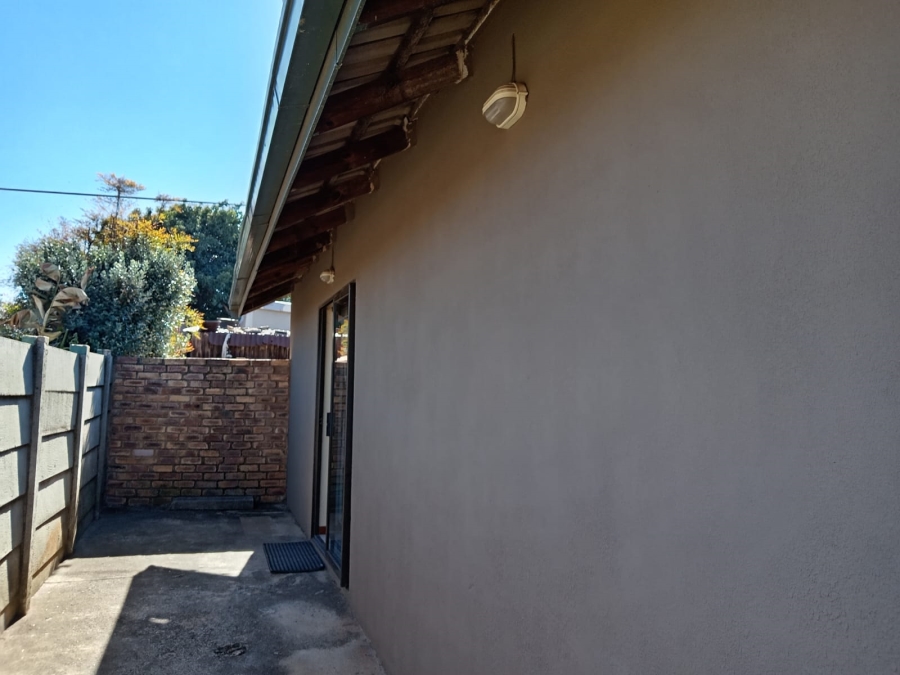 4 Bedroom Property for Sale in Witpoortjie Gauteng