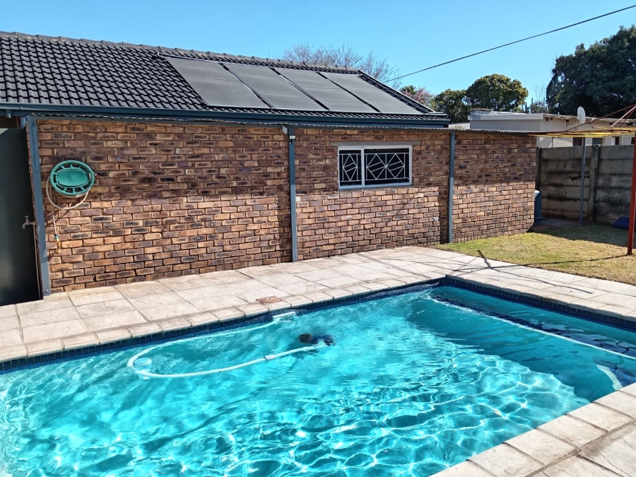 4 Bedroom Property for Sale in Witpoortjie Gauteng