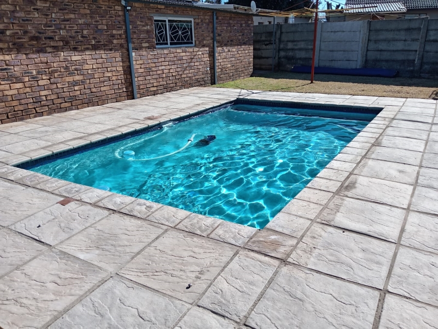 4 Bedroom Property for Sale in Witpoortjie Gauteng