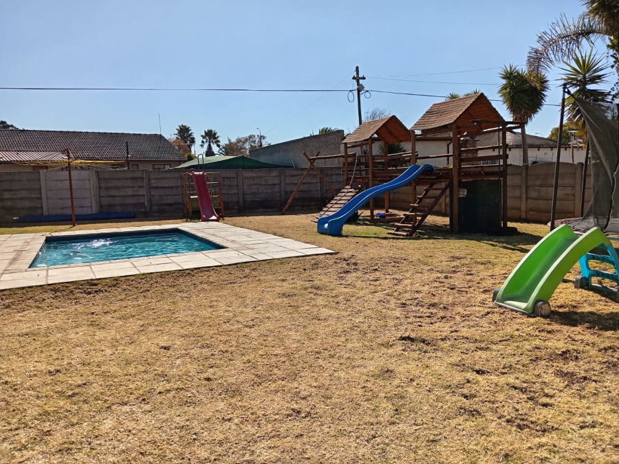 4 Bedroom Property for Sale in Witpoortjie Gauteng