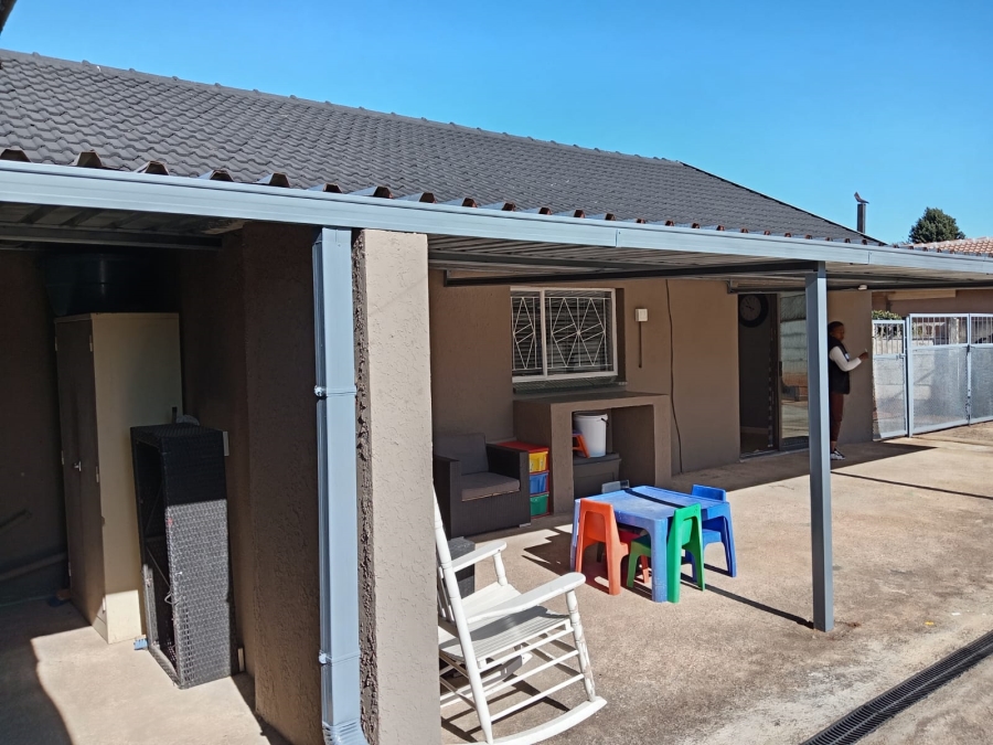 4 Bedroom Property for Sale in Witpoortjie Gauteng