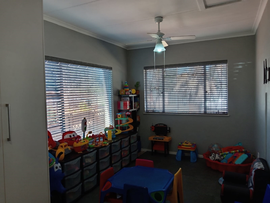 4 Bedroom Property for Sale in Witpoortjie Gauteng