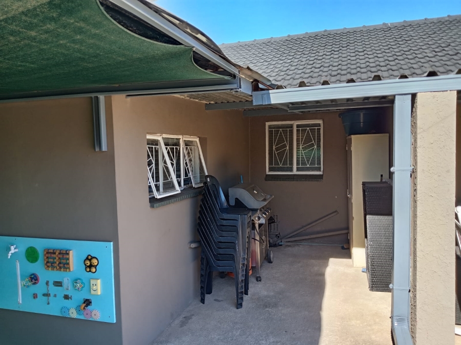 4 Bedroom Property for Sale in Witpoortjie Gauteng