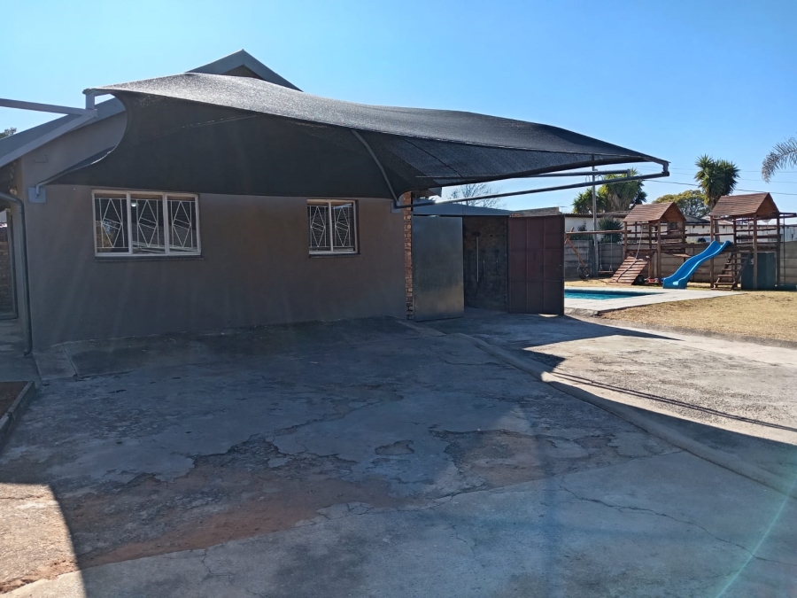 4 Bedroom Property for Sale in Witpoortjie Gauteng