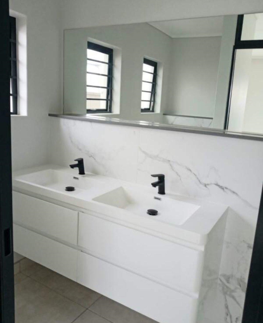 To Let 3 Bedroom Property for Rent in Waterfall Gauteng