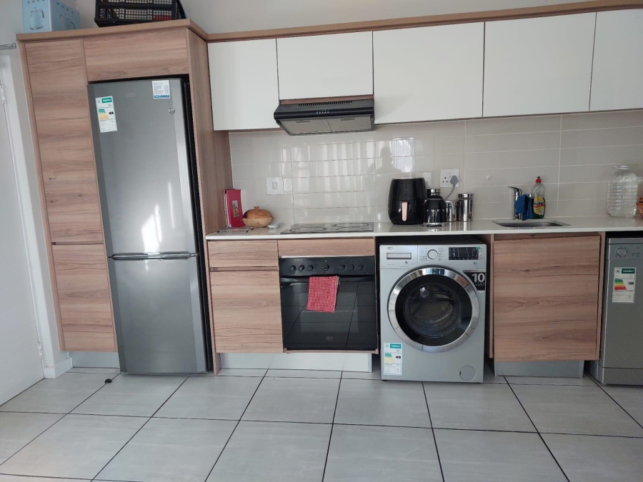 To Let 2 Bedroom Property for Rent in Waterfall Gauteng