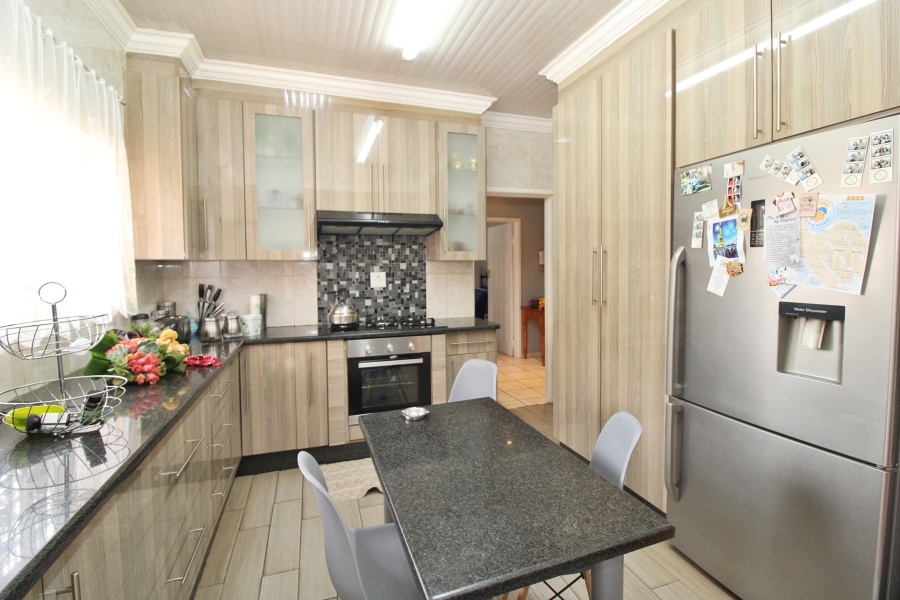 6 Bedroom Property for Sale in Primrose Gauteng