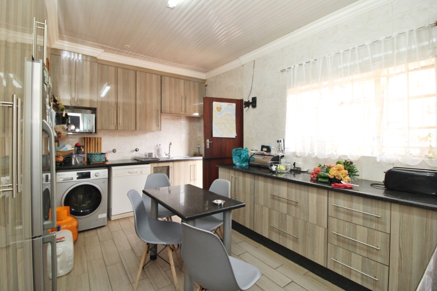 6 Bedroom Property for Sale in Primrose Gauteng