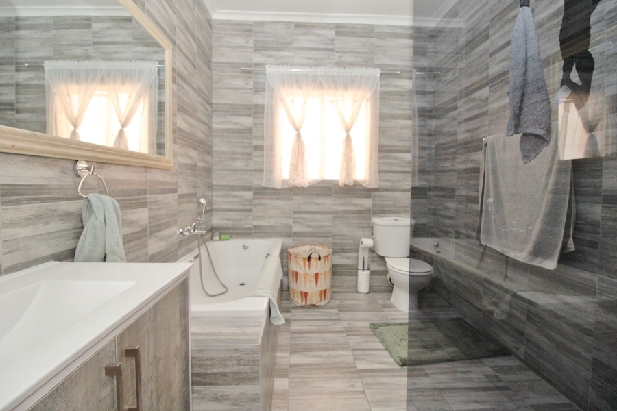 6 Bedroom Property for Sale in Primrose Gauteng