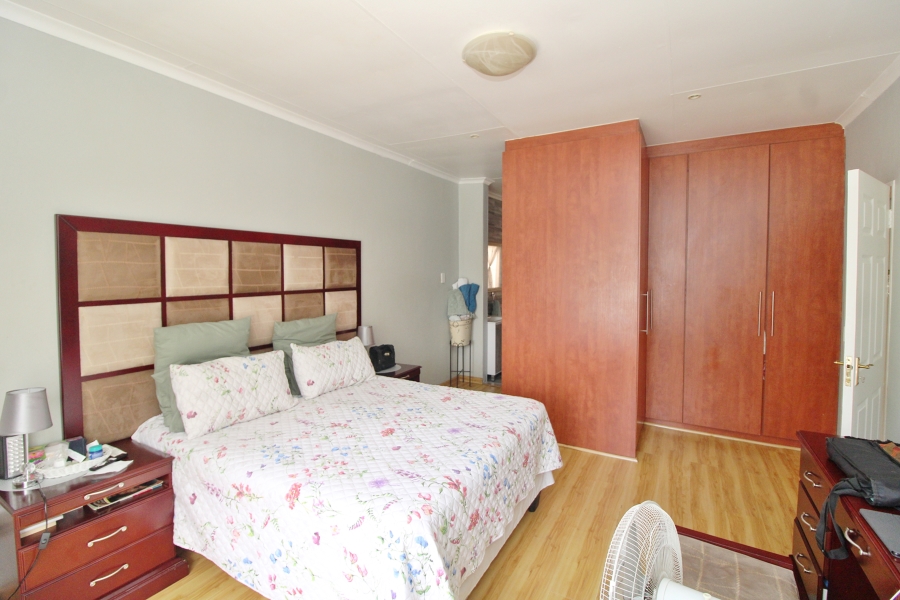 6 Bedroom Property for Sale in Primrose Gauteng