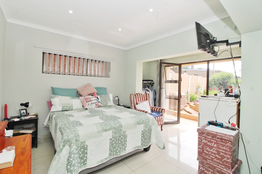 6 Bedroom Property for Sale in Primrose Gauteng