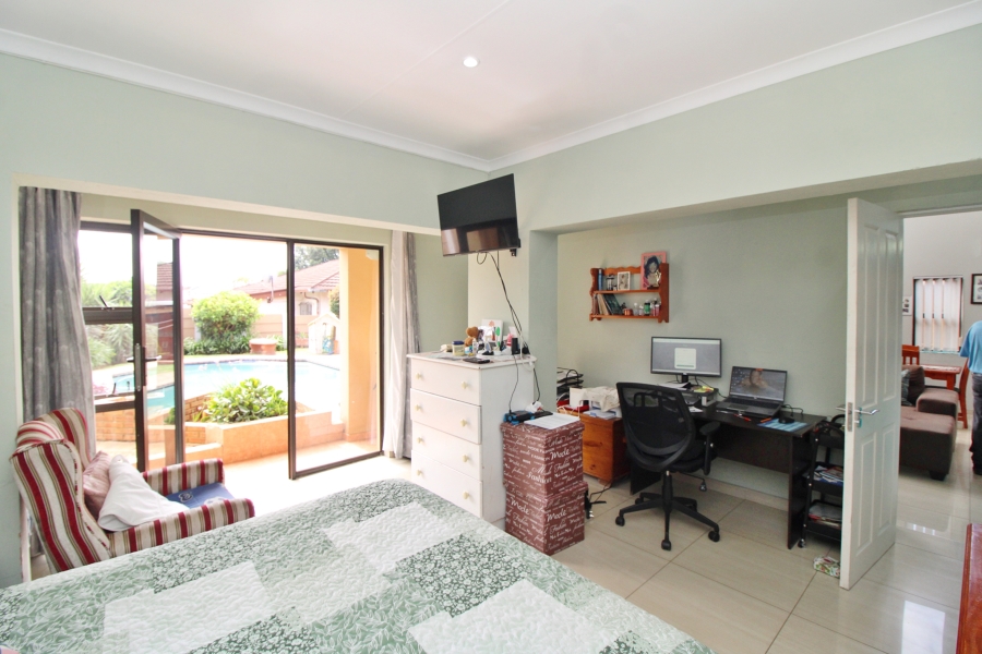 6 Bedroom Property for Sale in Primrose Gauteng