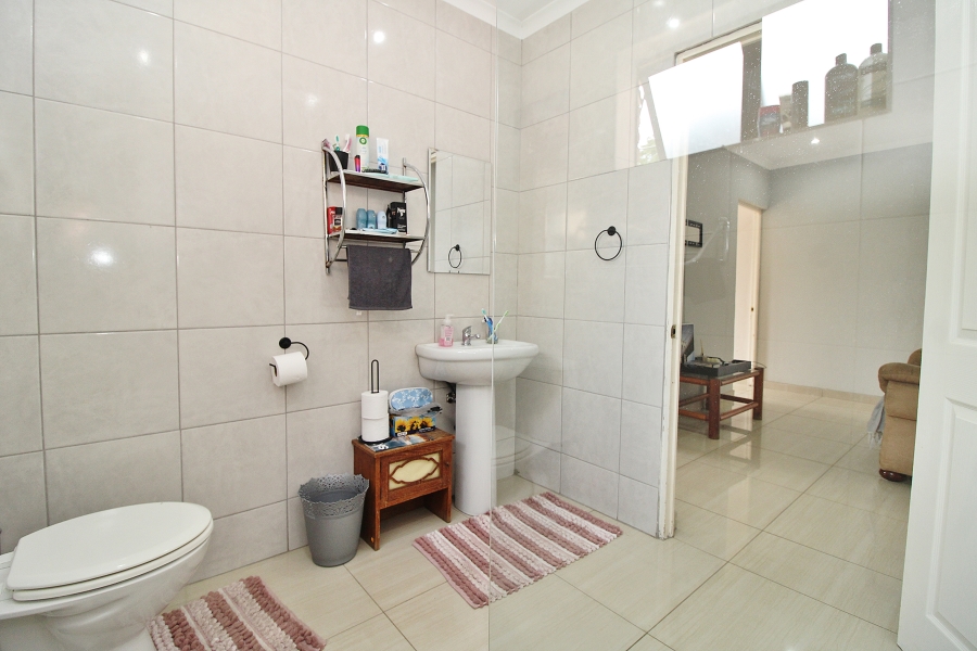 6 Bedroom Property for Sale in Primrose Gauteng