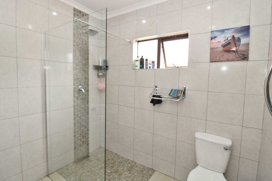 6 Bedroom Property for Sale in Primrose Gauteng