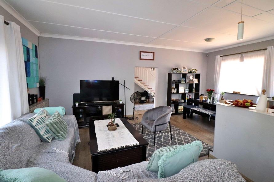 4 Bedroom Property for Sale in Dawnview Gauteng