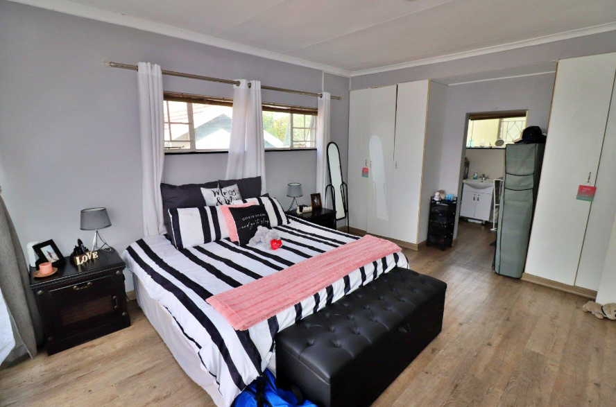 4 Bedroom Property for Sale in Dawnview Gauteng