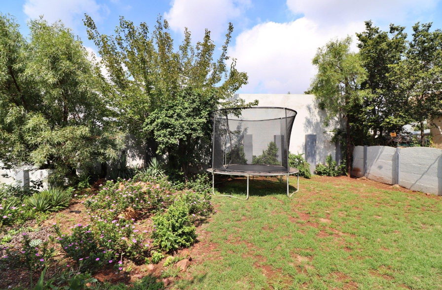 4 Bedroom Property for Sale in Dawnview Gauteng