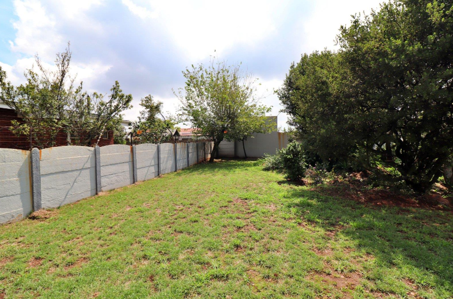 4 Bedroom Property for Sale in Dawnview Gauteng
