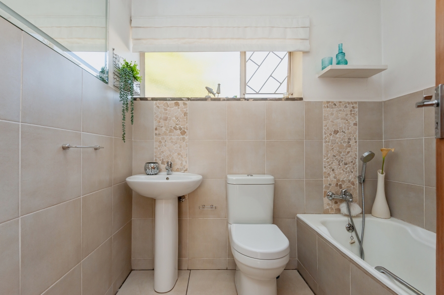 3 Bedroom Property for Sale in Sunnyrock Gauteng