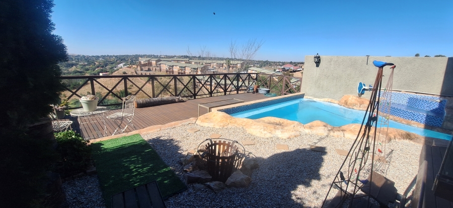 2 Bedroom Property for Sale in Rant En Dal Gauteng