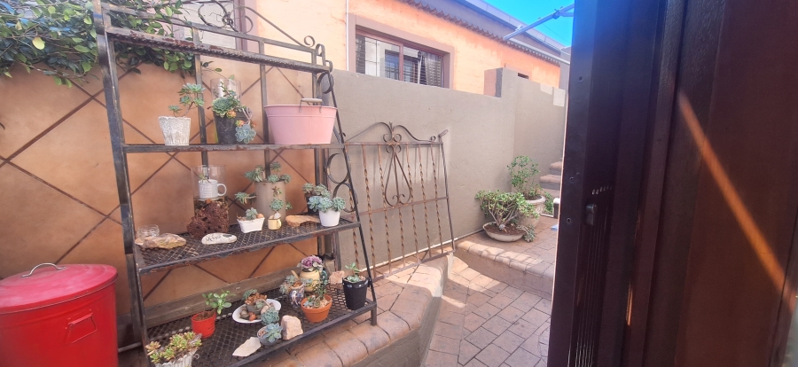2 Bedroom Property for Sale in Rant En Dal Gauteng