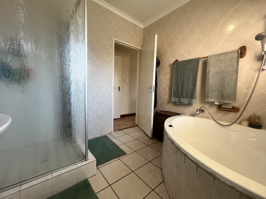 3 Bedroom Property for Sale in Eldoraigne Gauteng