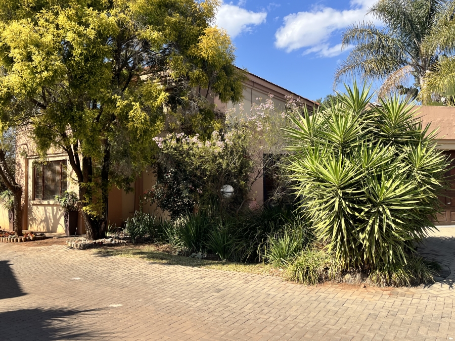 3 Bedroom Property for Sale in Eldoraigne Gauteng