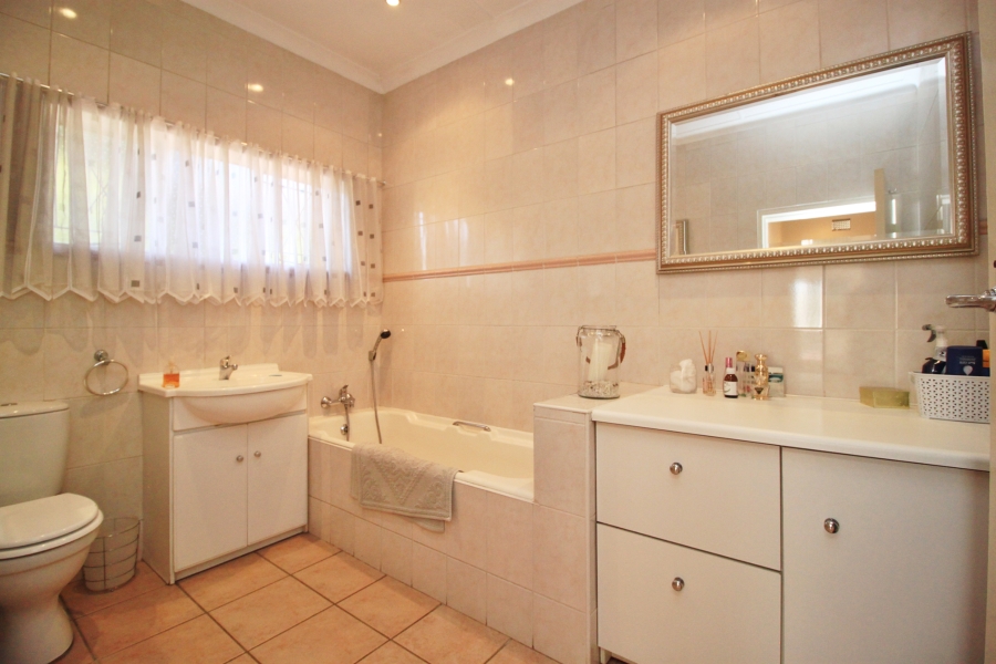 3 Bedroom Property for Sale in Sunnyrock Gauteng