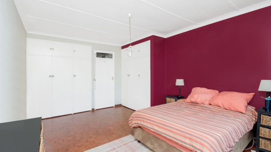 1 Bedroom Property for Sale in Linden Gauteng