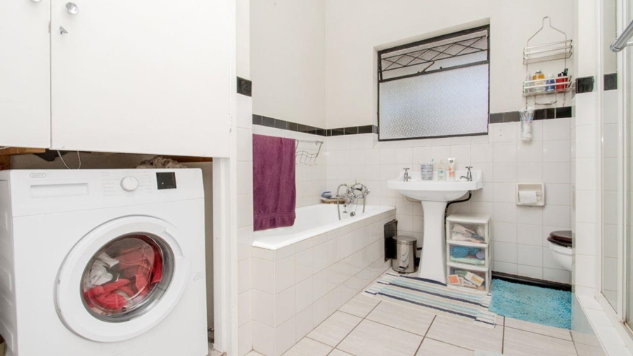 1 Bedroom Property for Sale in Linden Gauteng