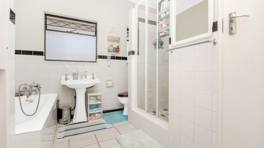 1 Bedroom Property for Sale in Linden Gauteng