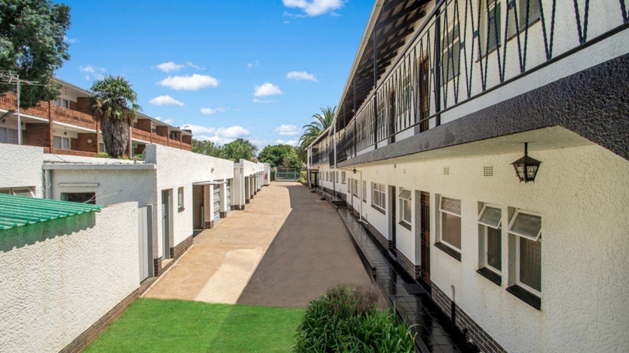 1 Bedroom Property for Sale in Linden Gauteng